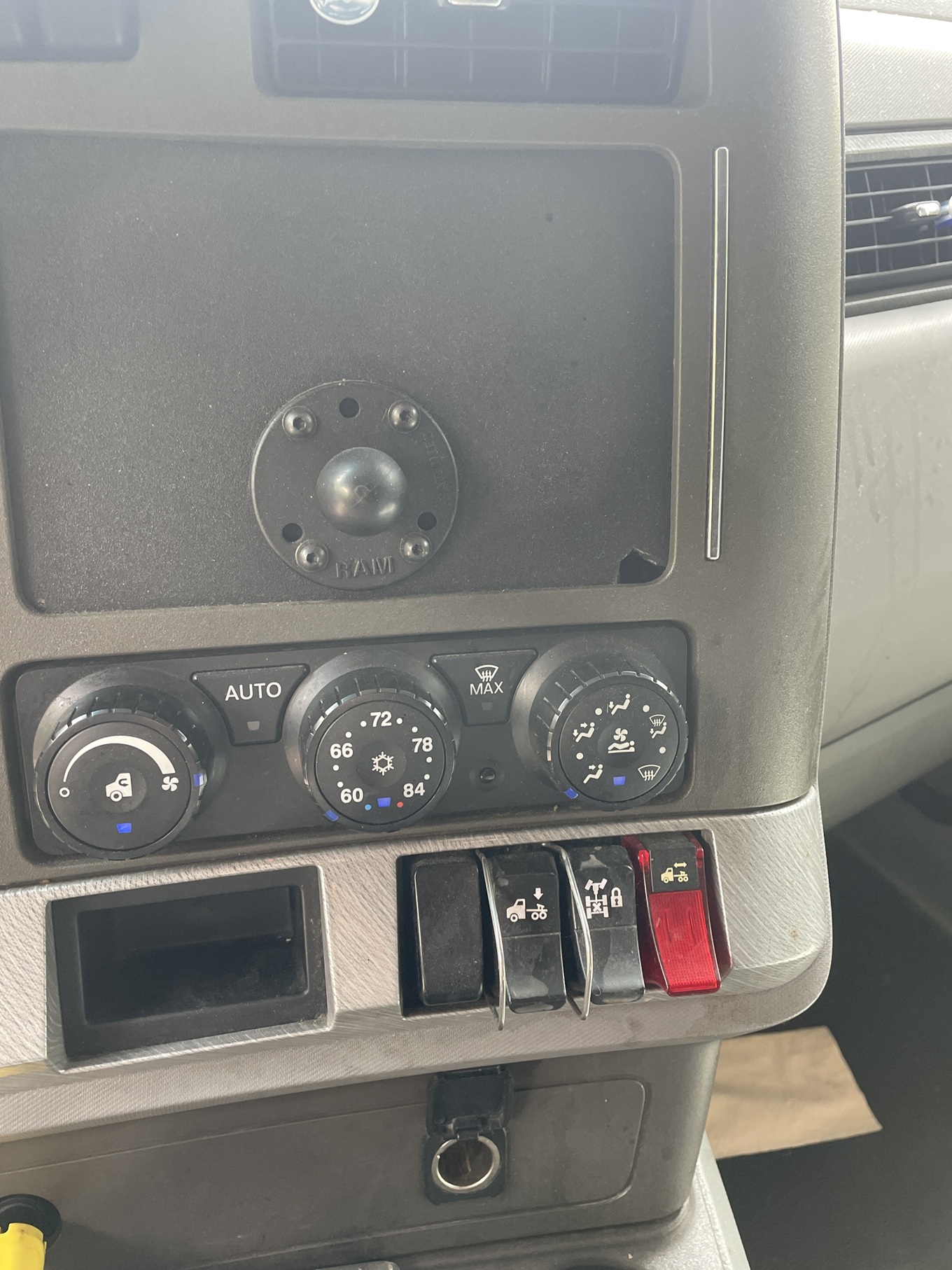 2015 KENWORTH T680 - Image 23