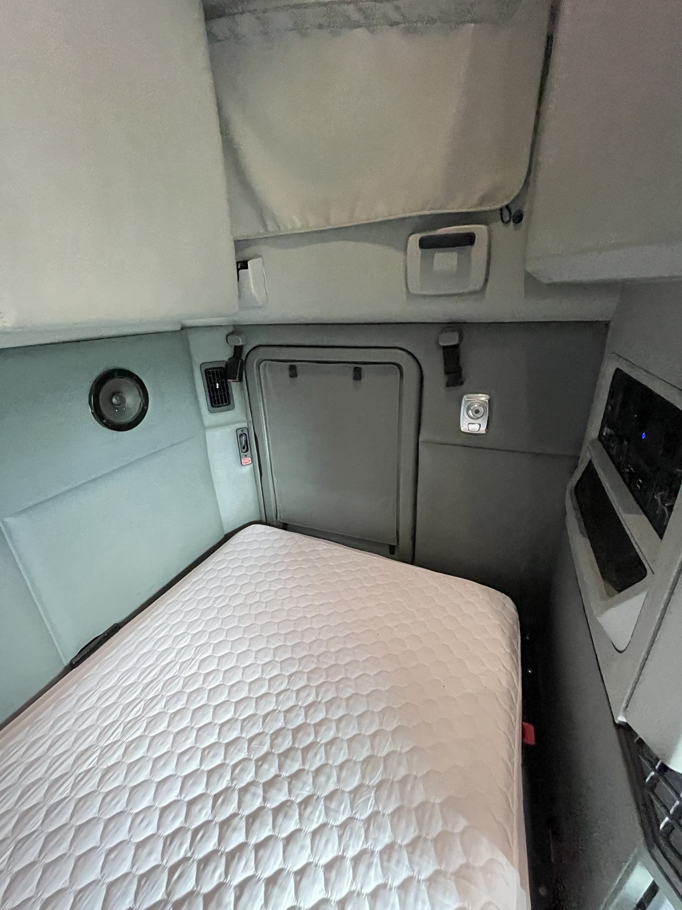 2015 KENWORTH T680 - Image 18