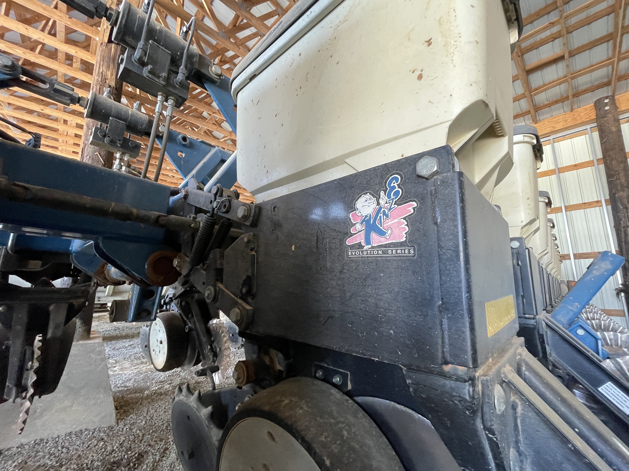 2010 KINZE 3650 - Image 5