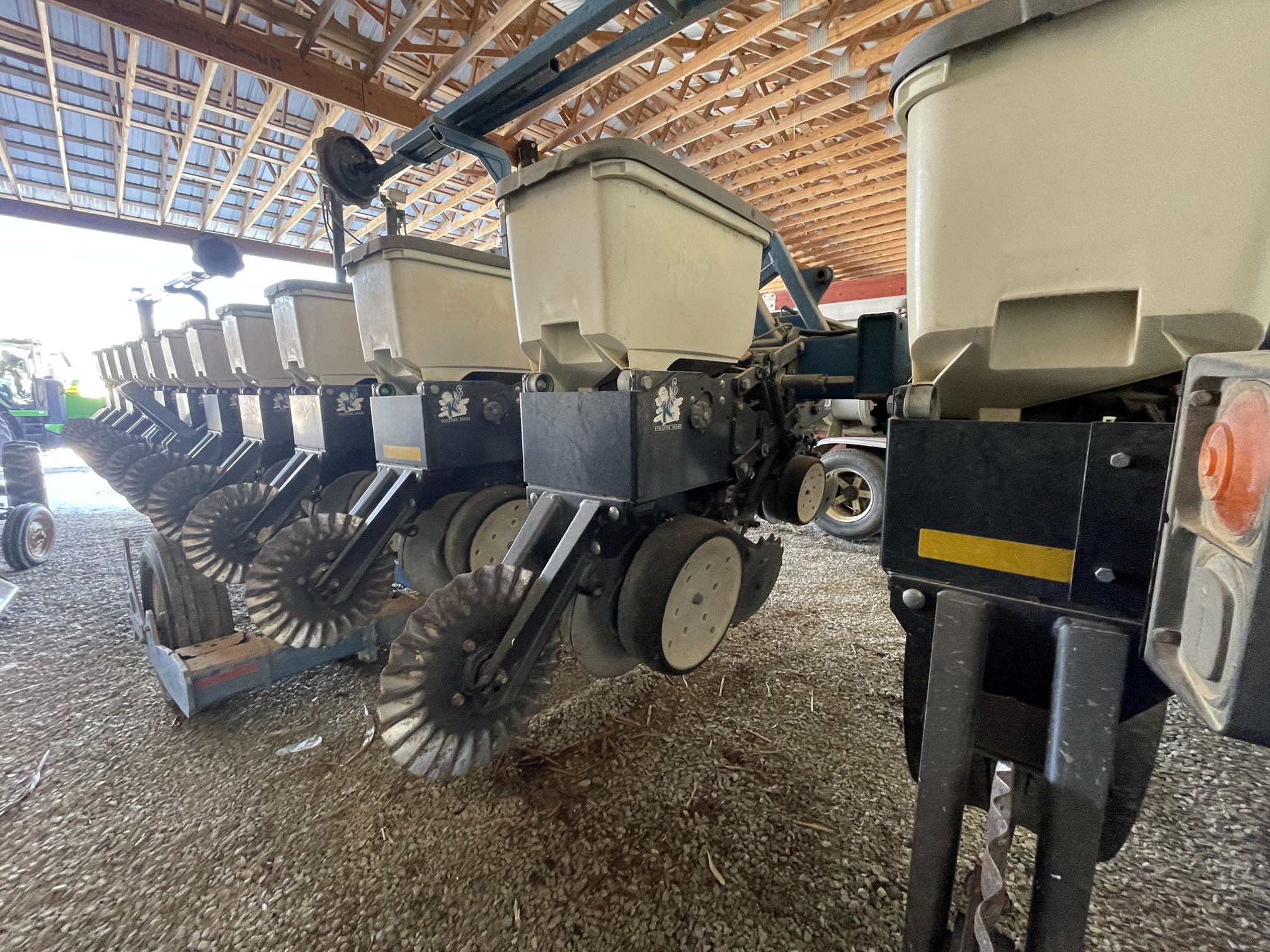 2010 KINZE 3650 - Image 4