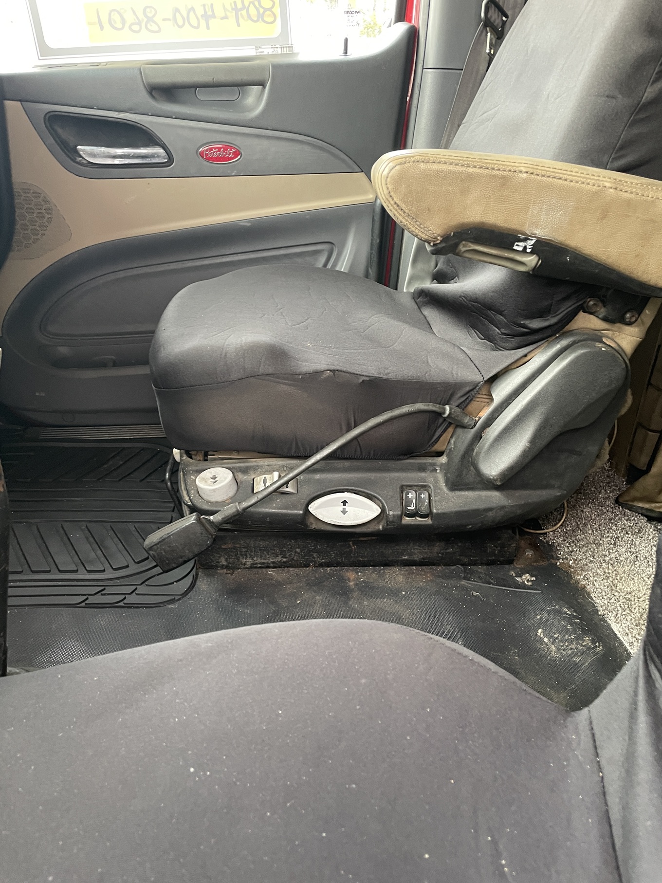 2015 PETERBILT 579 Sleeper - view 8 of 17