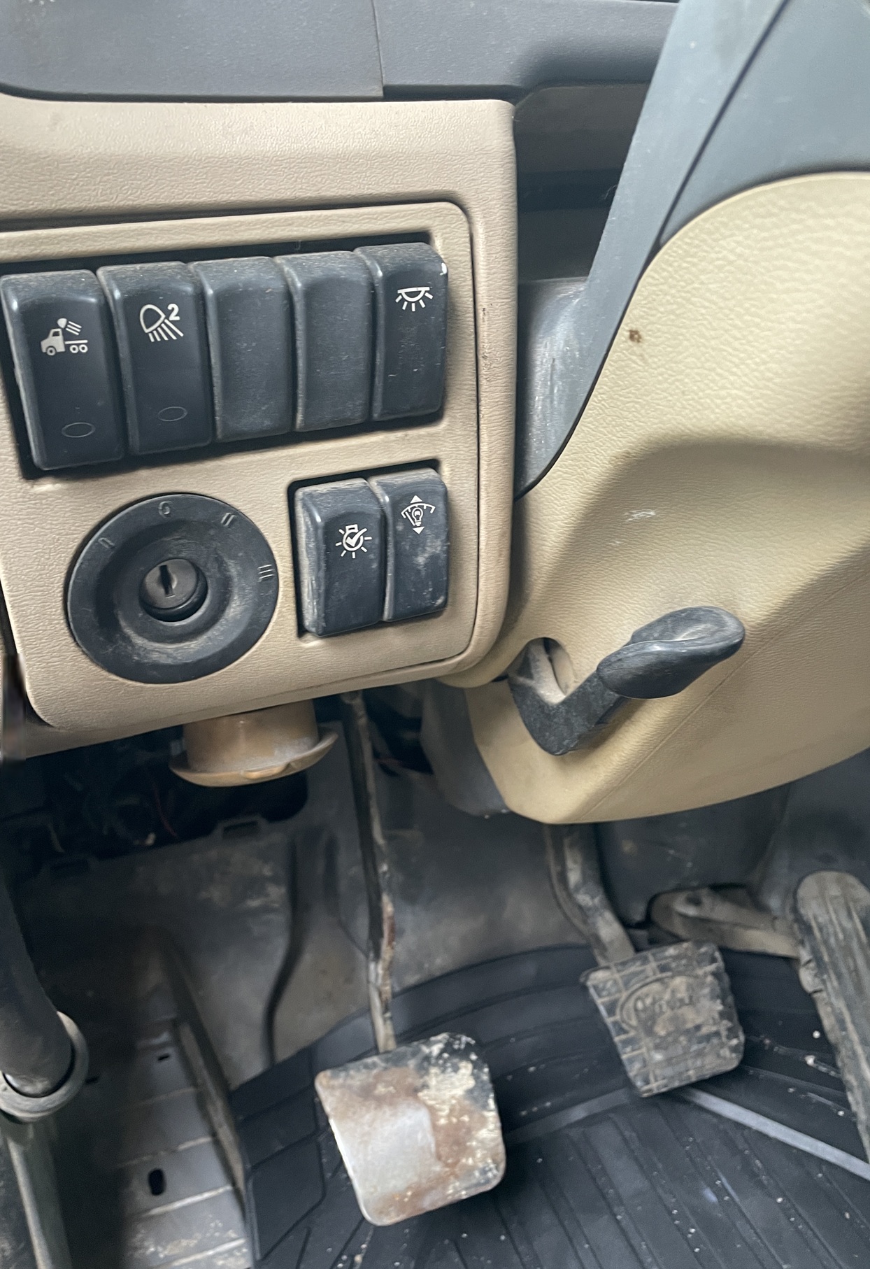 2015 PETERBILT 579 Sleeper - view 12 of 17