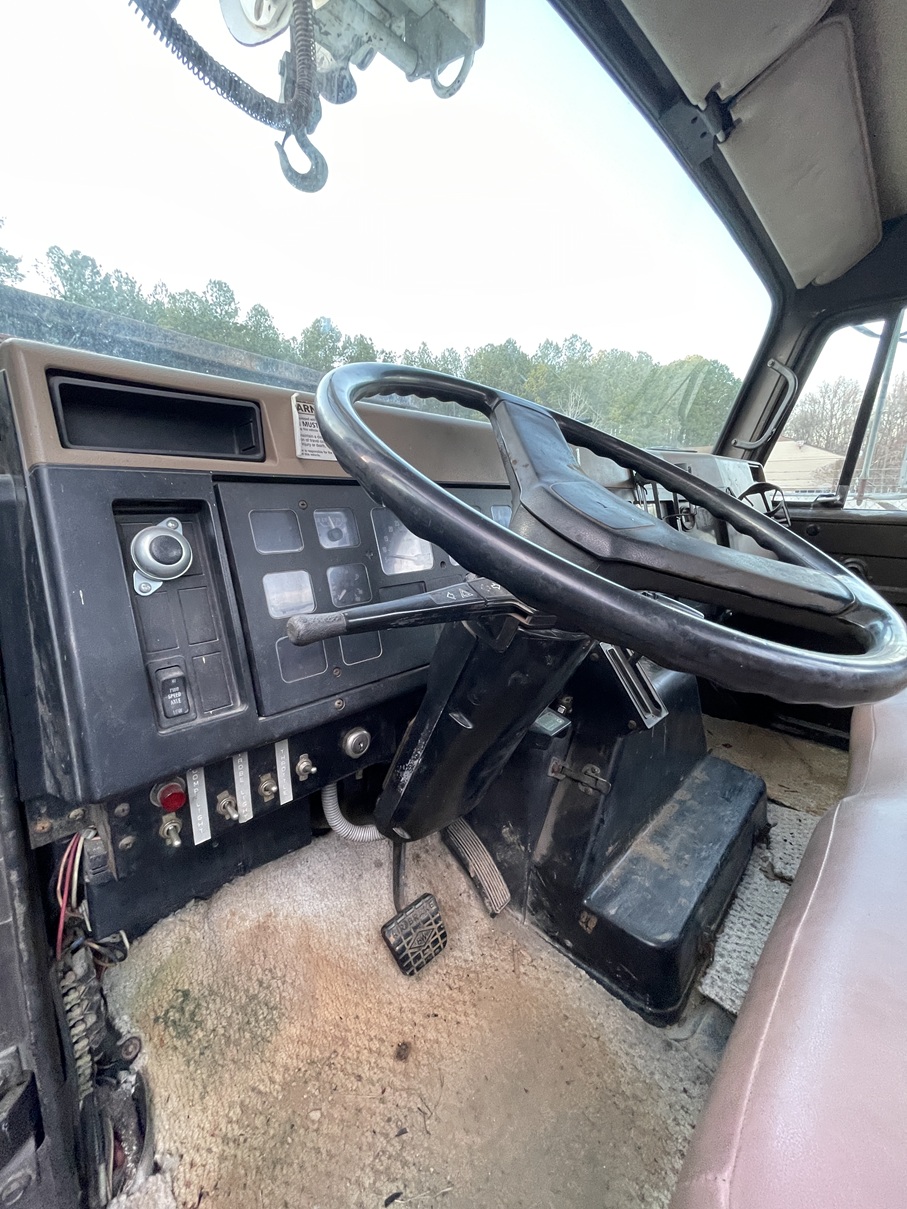 1990 INTERNATIONAL 4900 Pittman Pole Cat Digger Derrick - view 11 of 16