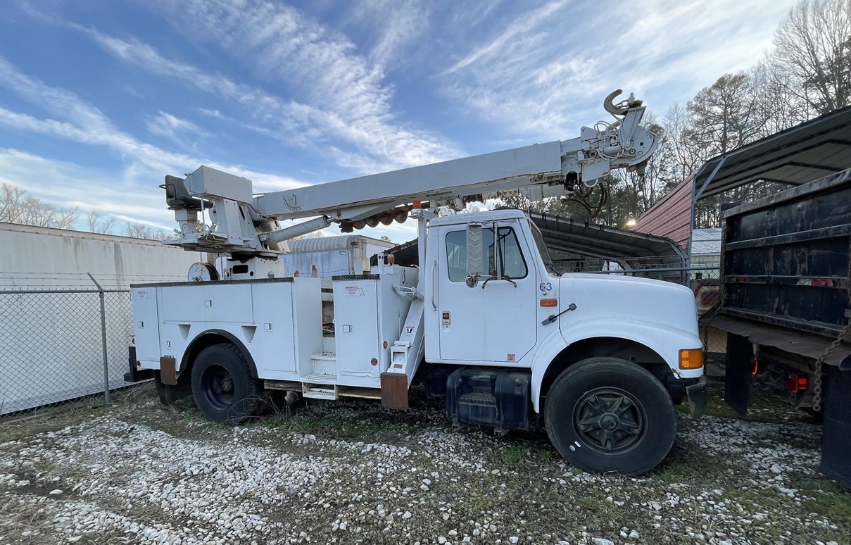 1990 INTERNATIONAL 4900 Pittman Pole Cat Digger Derrick - view 1 of 16
