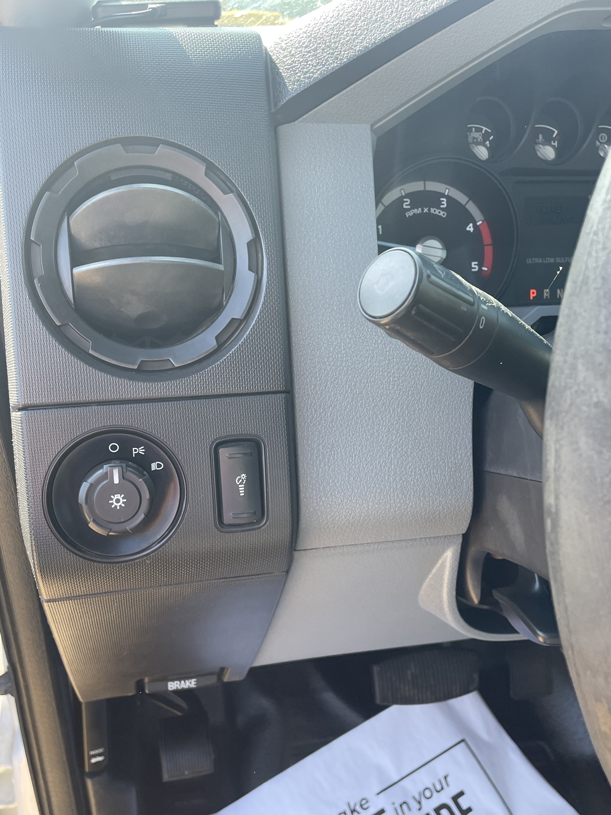 2013 FORD F550 Flatbed Liftgate - view 10 of 23