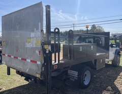 2013 FORD F550 Flatbed Liftgate - Image 5