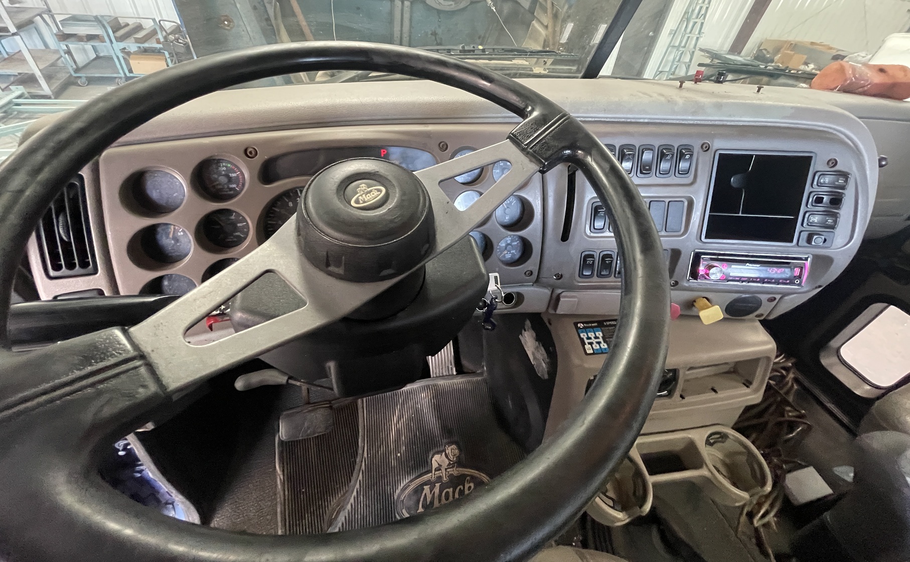 2006 MACK CL733 - Image 22