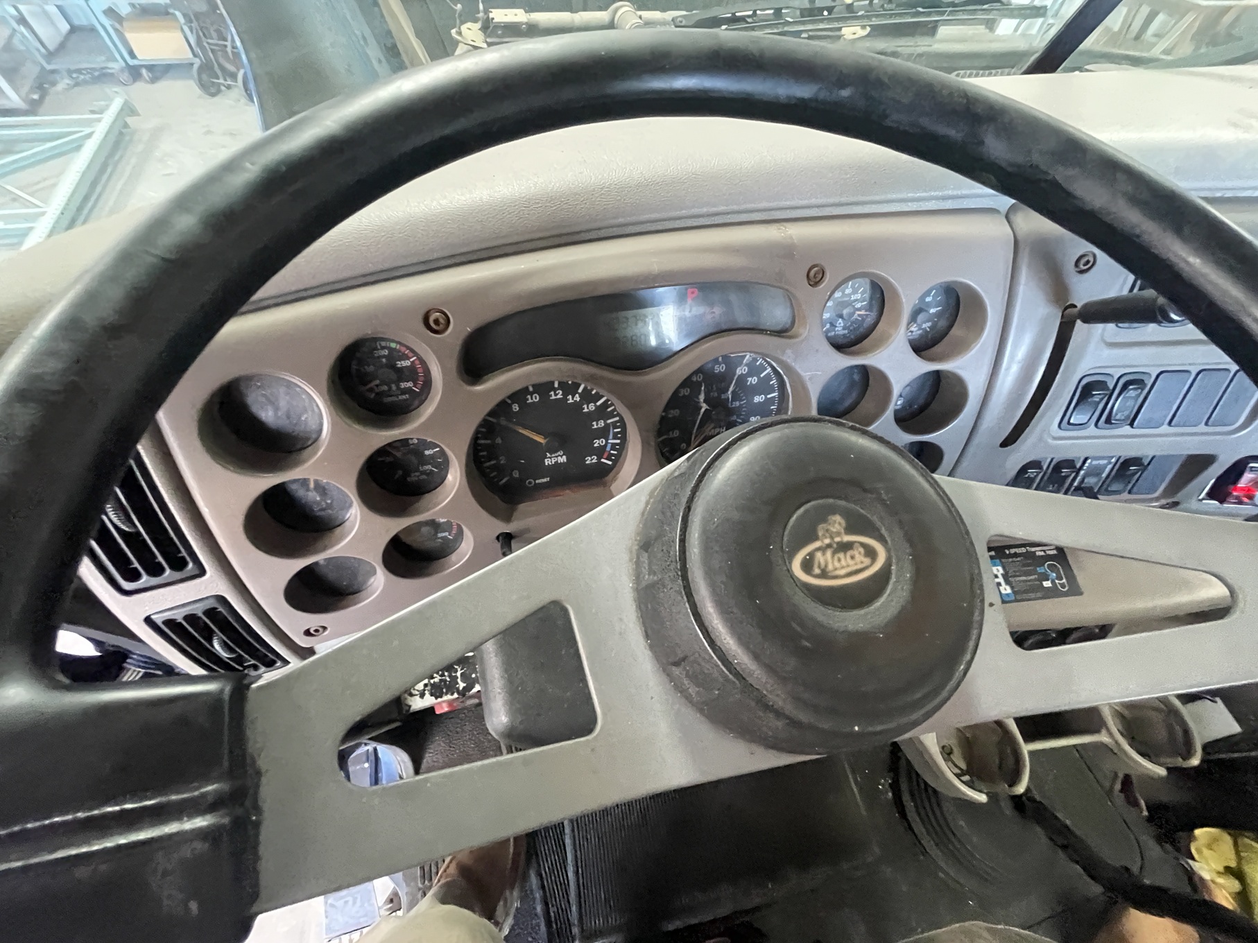 2006 MACK CL733 - Image 23