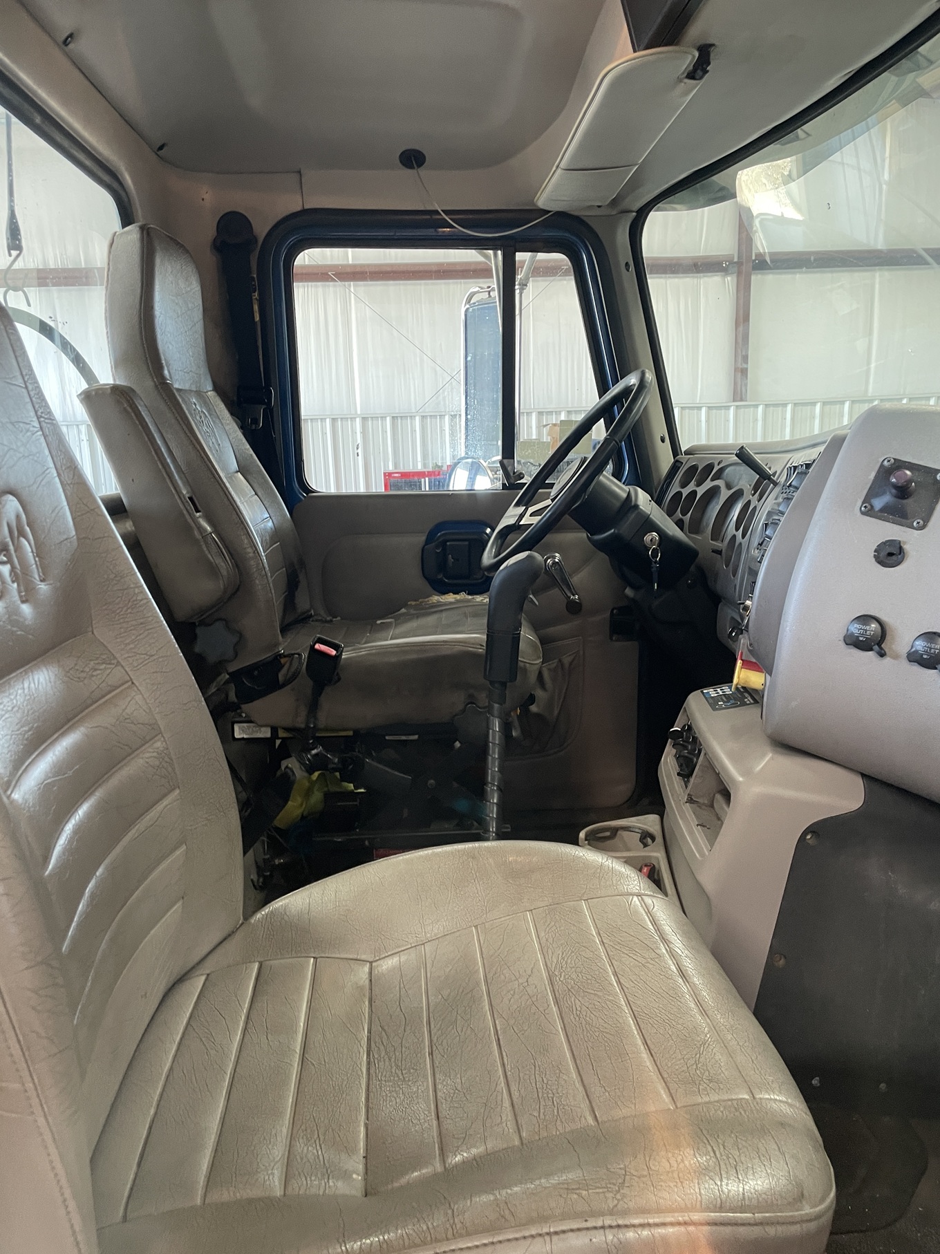 2006 MACK CL733 - Image 37