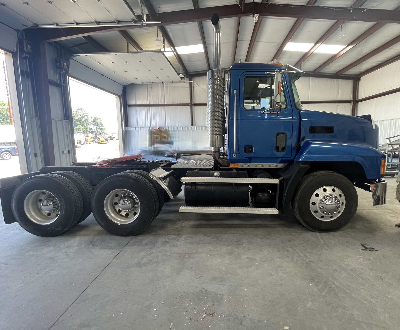 2006 MACK CL733 - Image 2