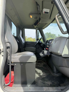 2011 INTERNATIONAL 4300 Chipper Dump - Image 20