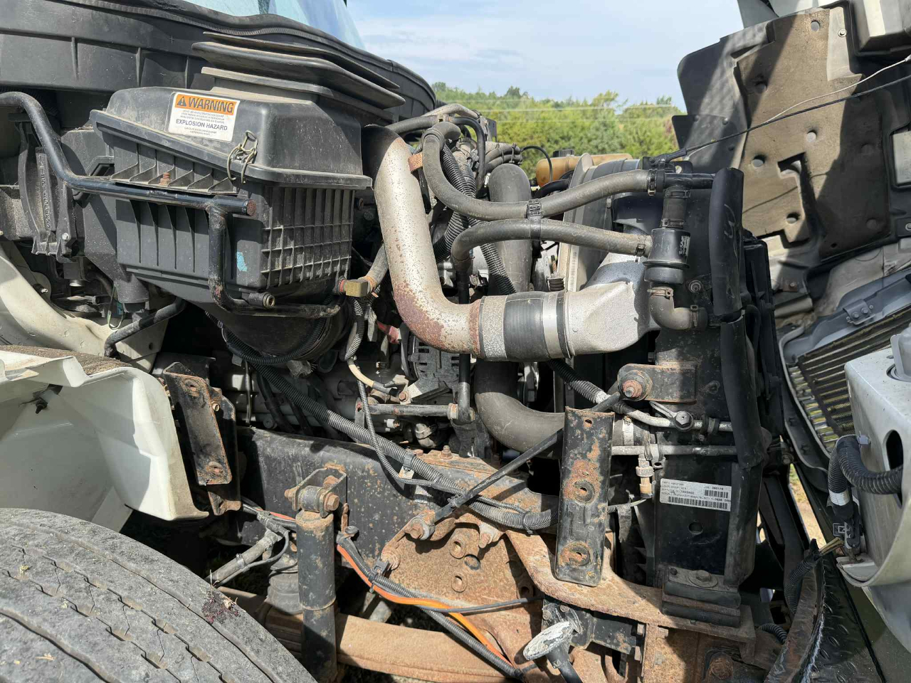 2011 INTERNATIONAL 4300 Chipper Dump - Image 24