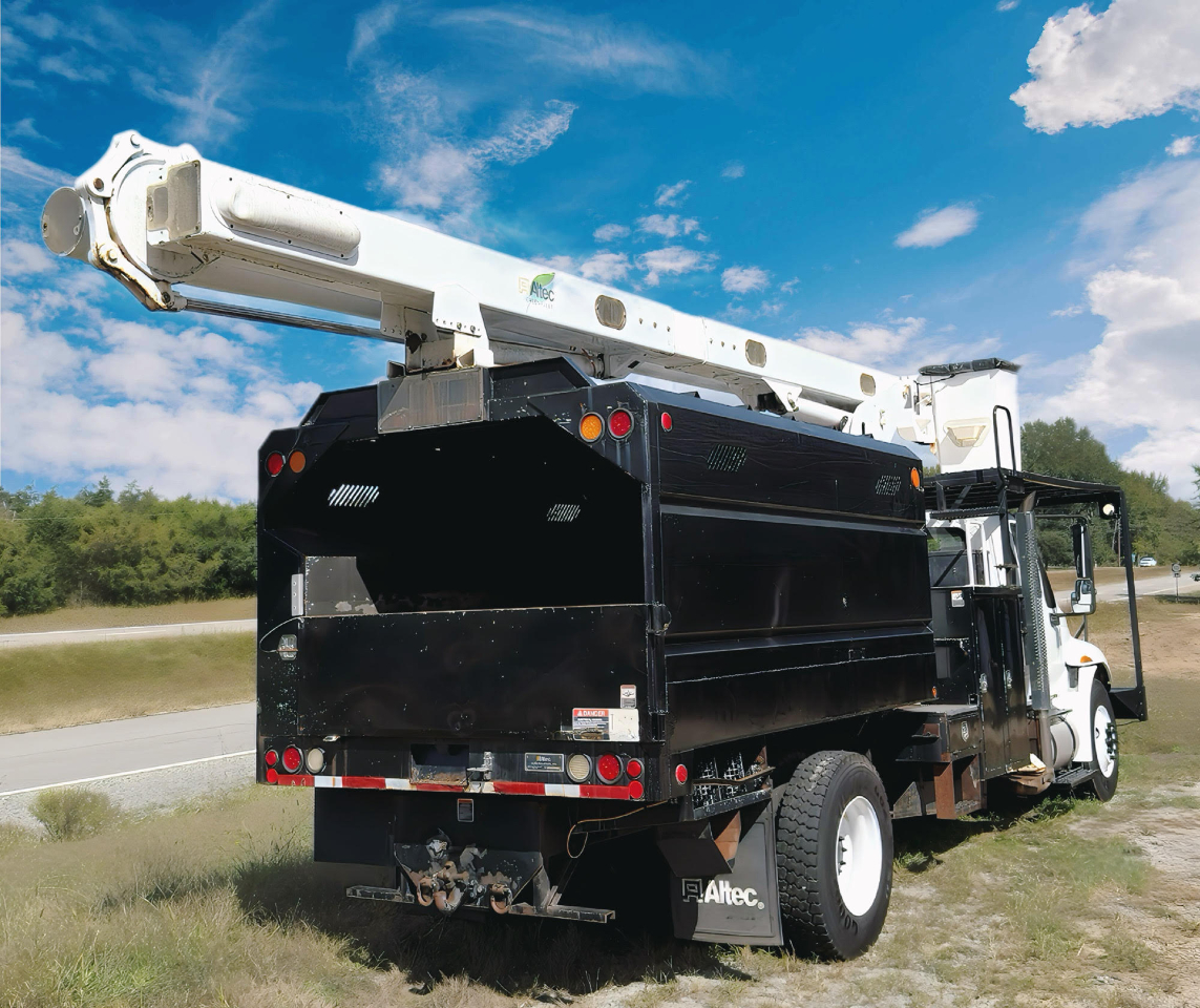 2011 INTERNATIONAL 4300 Chipper Dump - Image 6