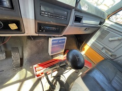 1995 FORD F800 Attenuator Truck - Image 13