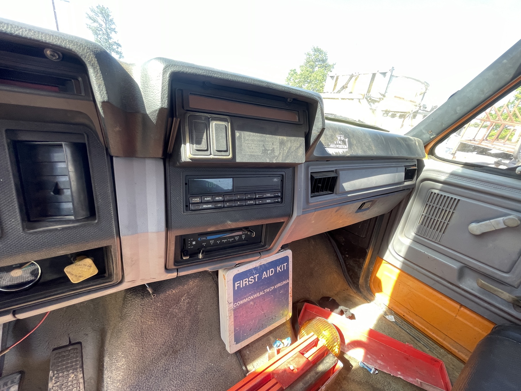 1995 FORD F800 Attenuator Truck - view 14 of 21