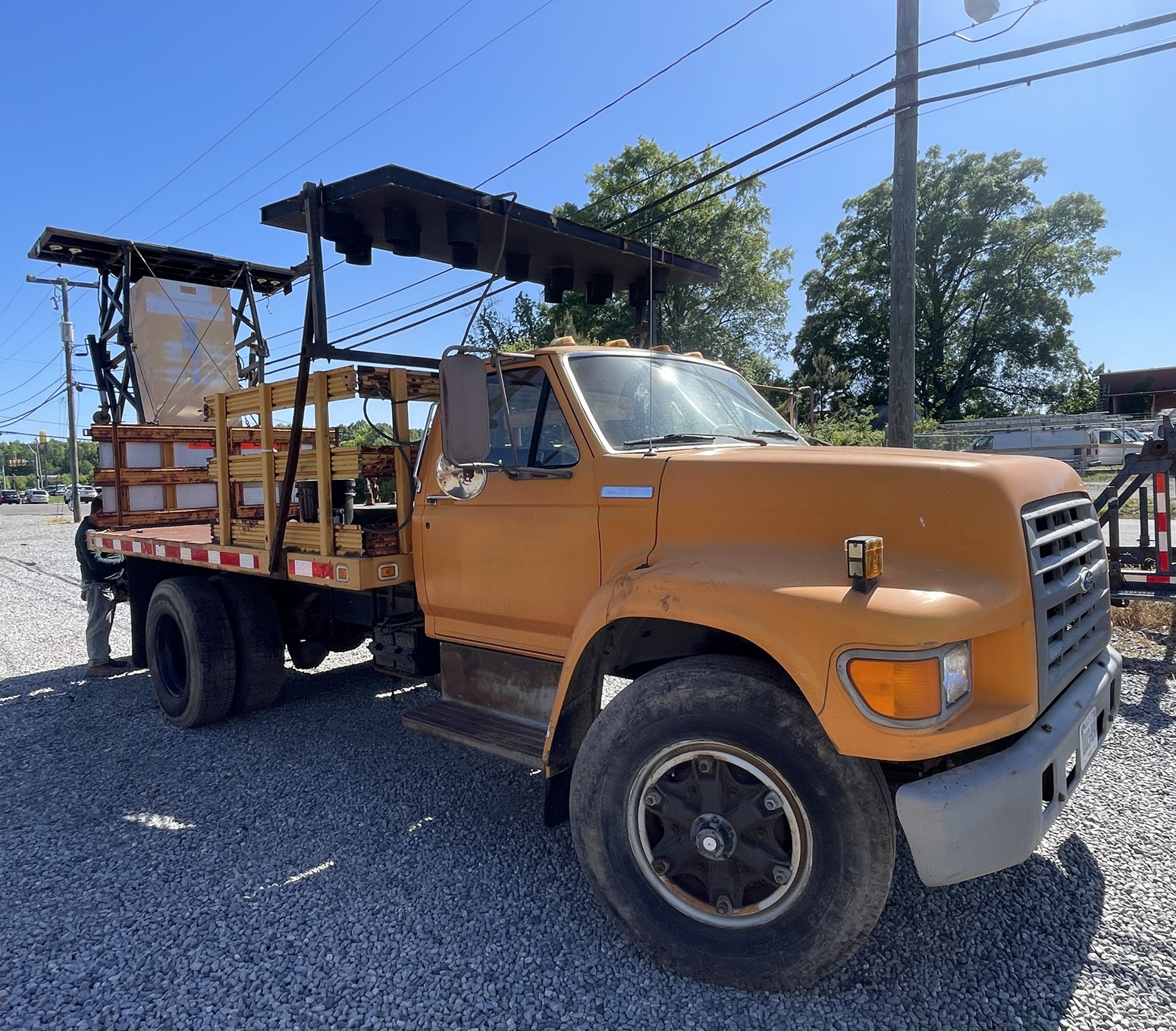 1995 FORD F800 Attenuator Truck - view 1 of 21