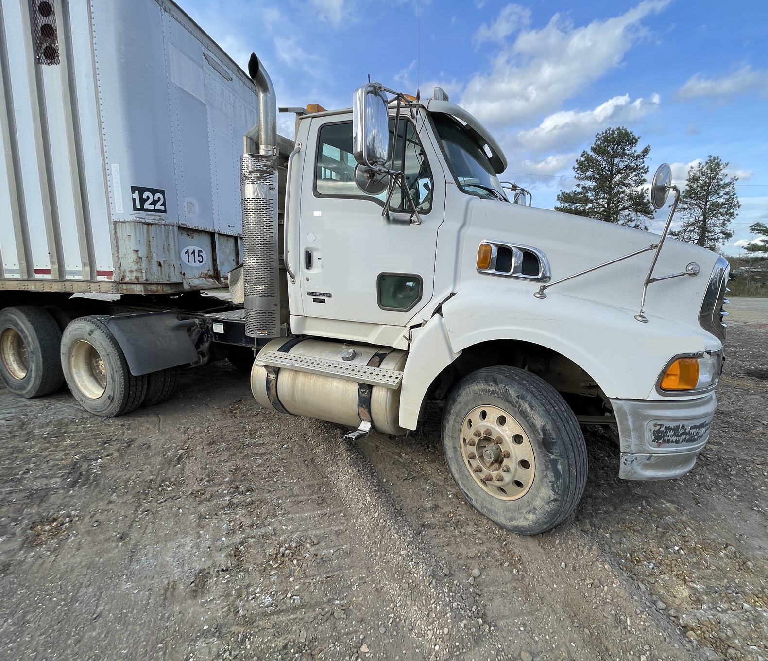 2009 STERLING A9500 - Image 2