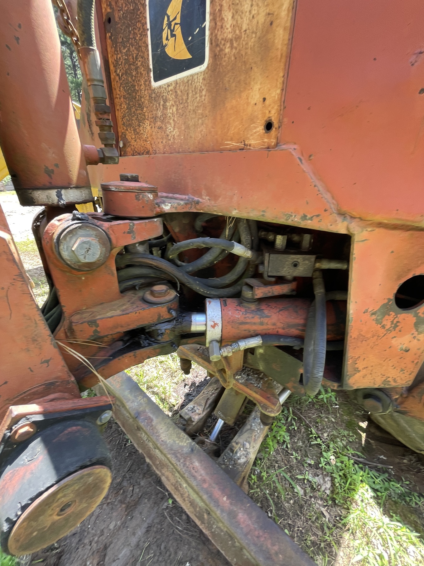 1998 DITCH WITCH 4010DD Trencher/ Backhoe - Image 8