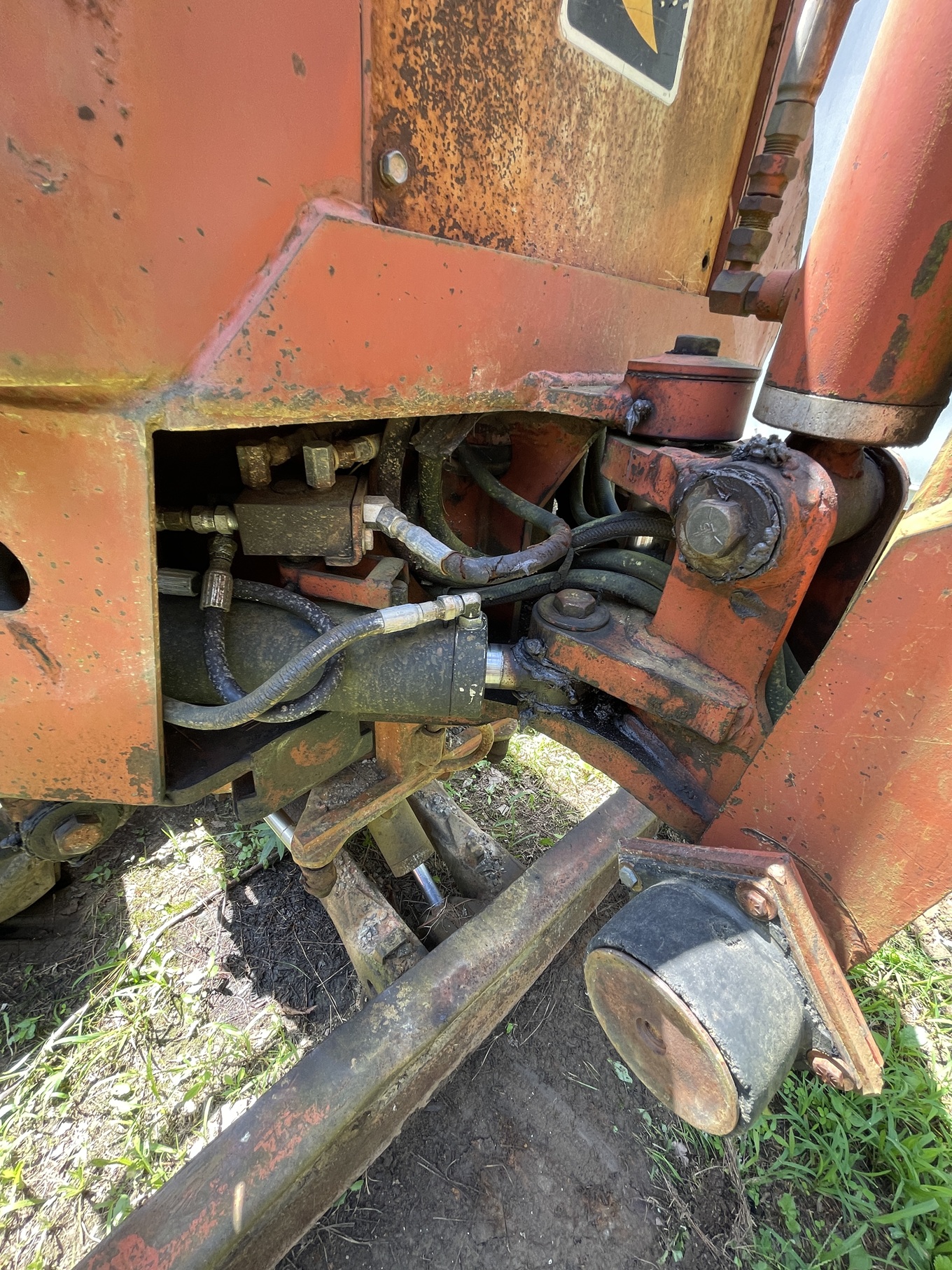 1998 DITCH WITCH 4010DD Trencher/ Backhoe - view 10 of 20