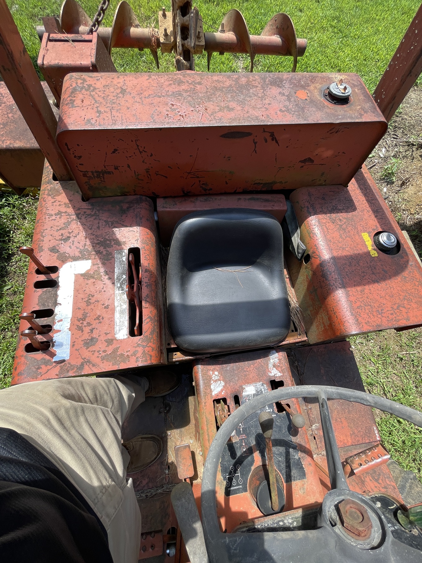 1998 DITCH WITCH 4010DD Trencher/ Backhoe - view 15 of 20