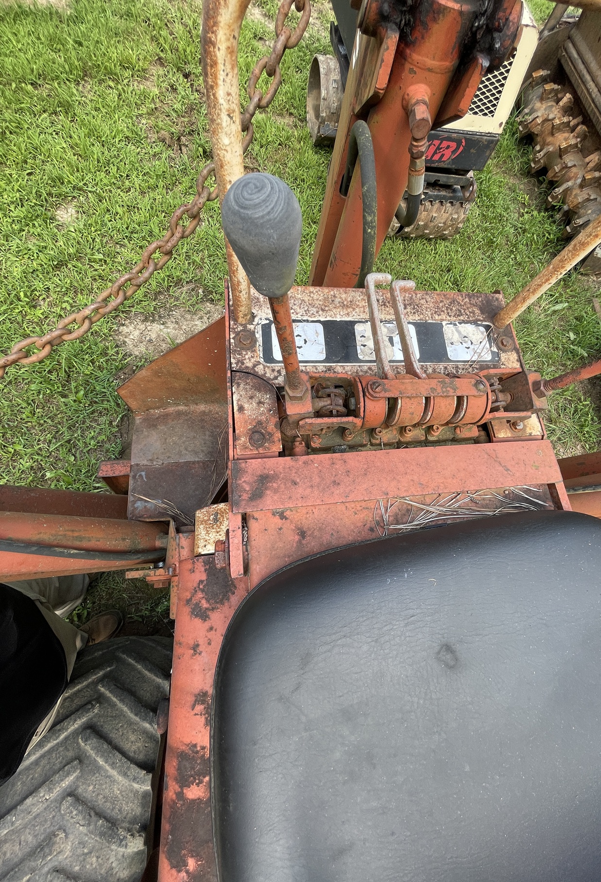 1998 DITCH WITCH 4010DD Trencher/ Backhoe - Image 16