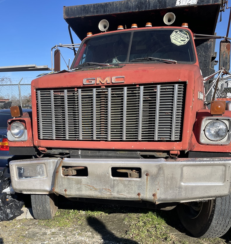 1986 GMC Brigadier Dump Truck - Image 2