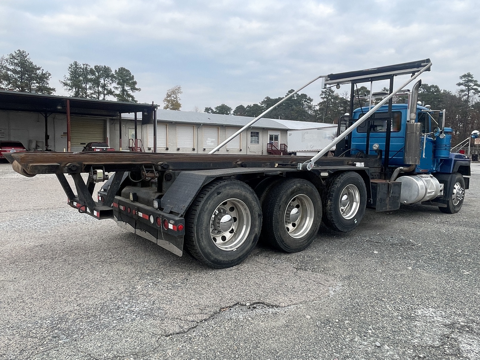 2001 MACK RD688s Roll Off - Image 3