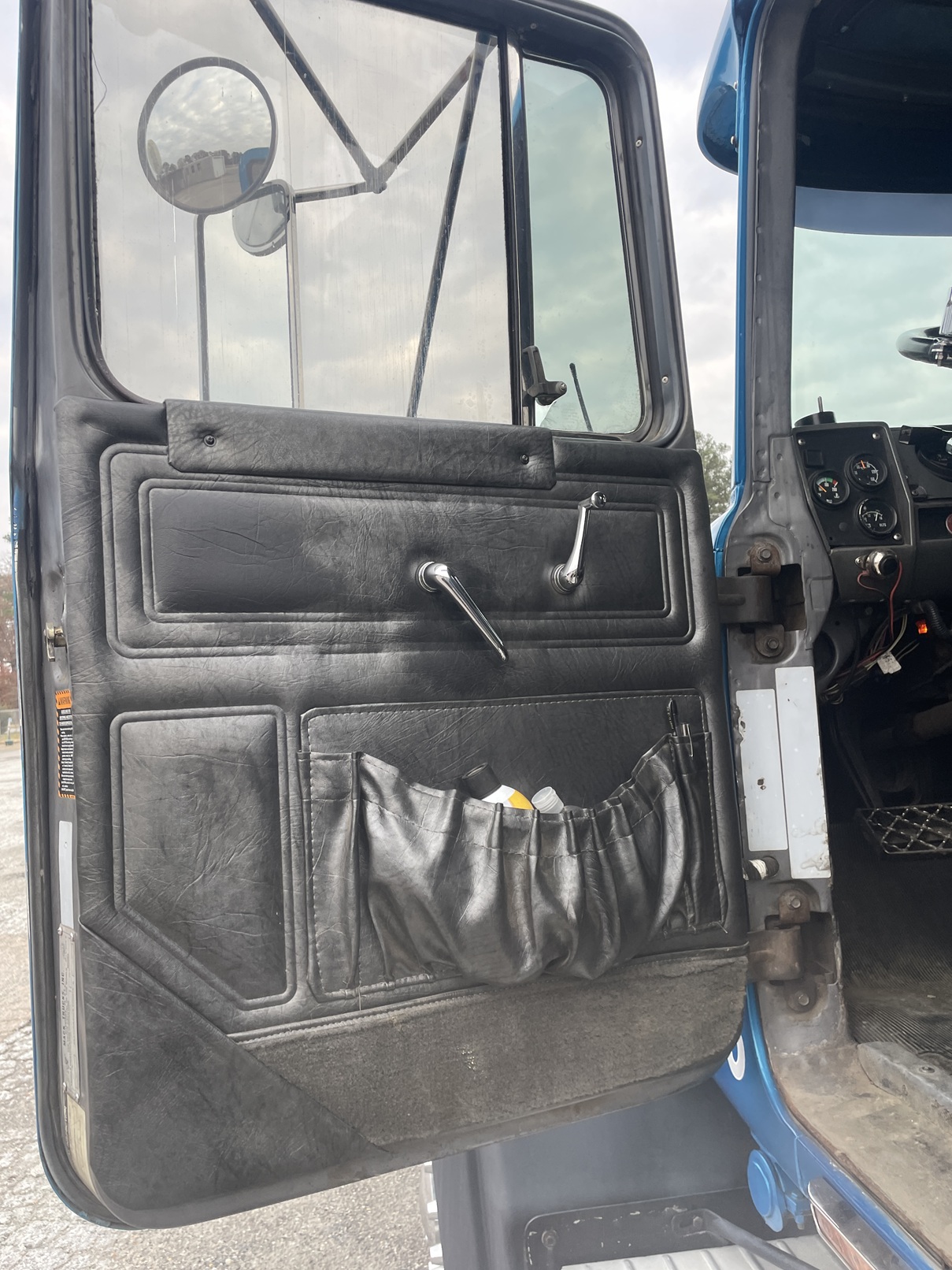 2001 MACK RD688s Roll Off - view 10 of 55