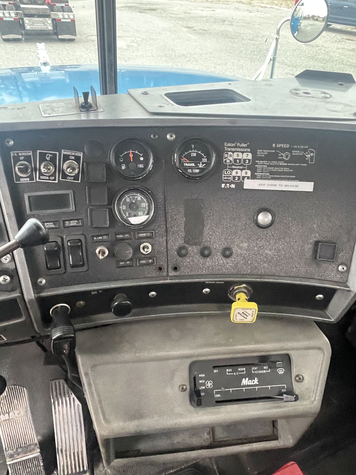 2001 MACK RD688s Roll Off - Image 13