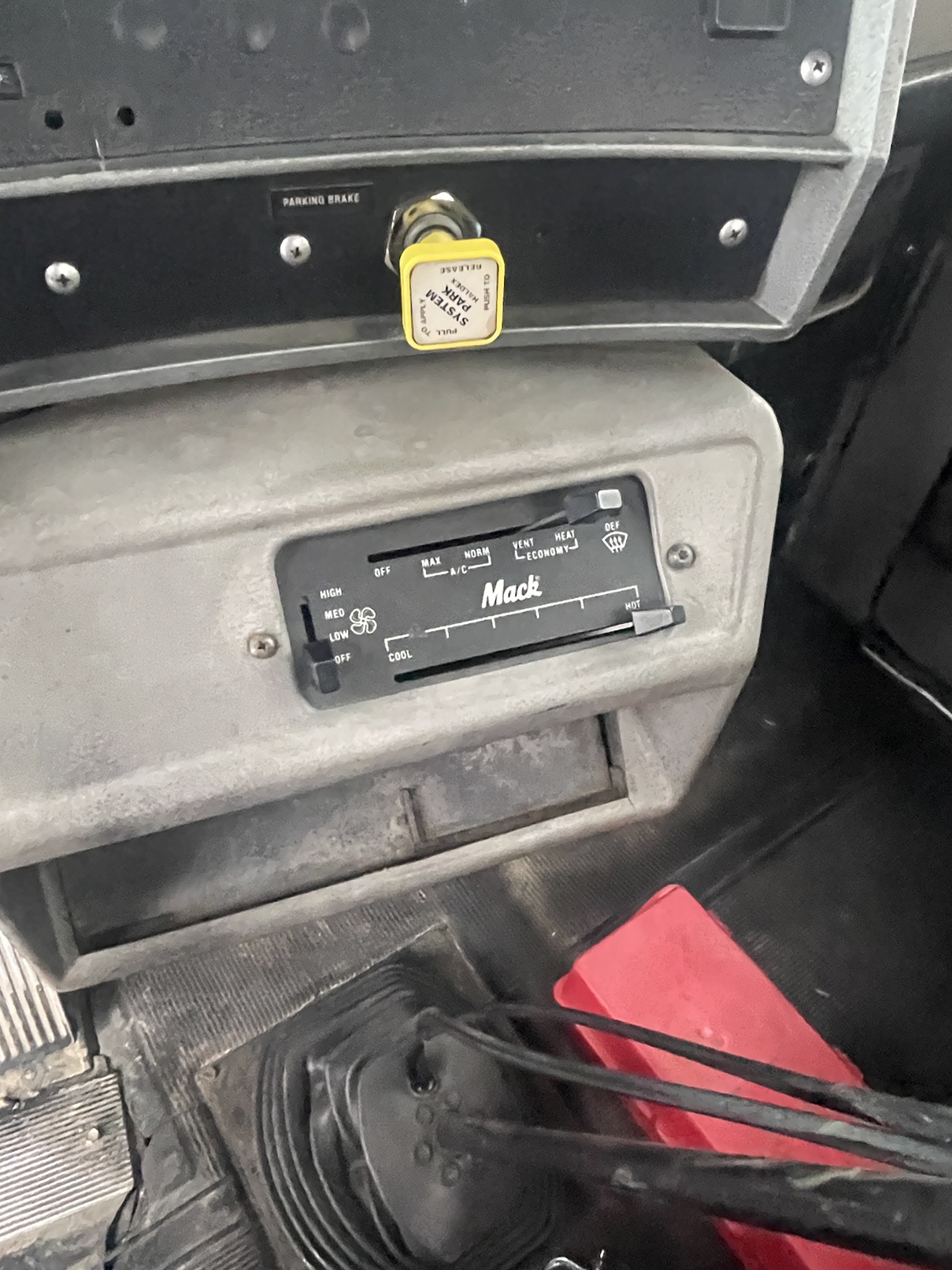 2001 MACK RD688s Roll Off - view 19 of 55