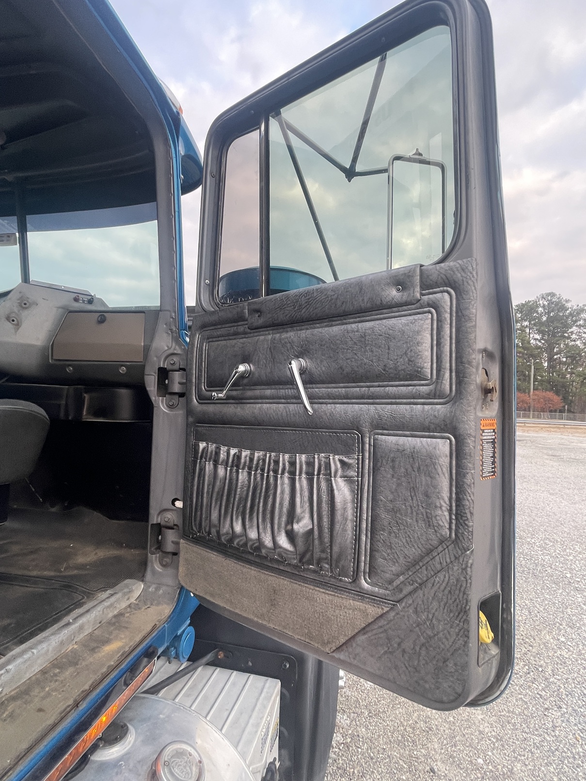 2001 MACK RD688s Roll Off - Image 27