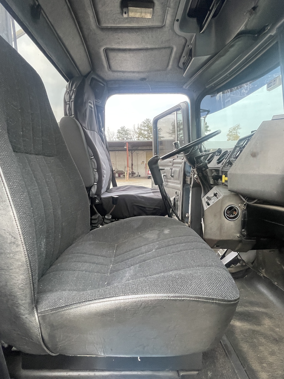 2001 MACK RD688s Roll Off - Image 24