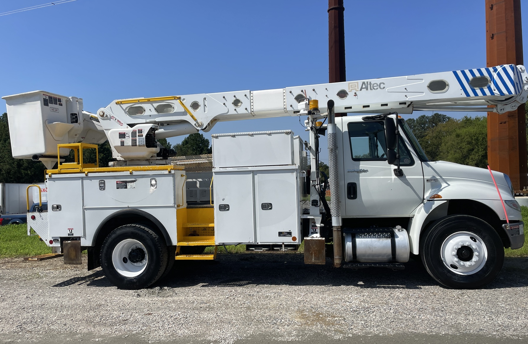 2013 INTERNATIONAL 4300 Utility Bucket - Image 5