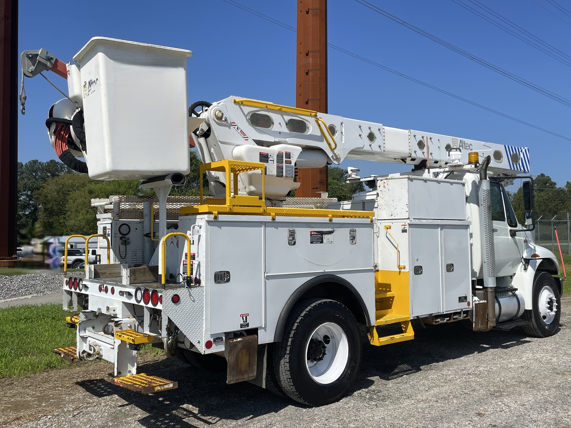 2013 INTERNATIONAL 4300 Utility Bucket - Image 6