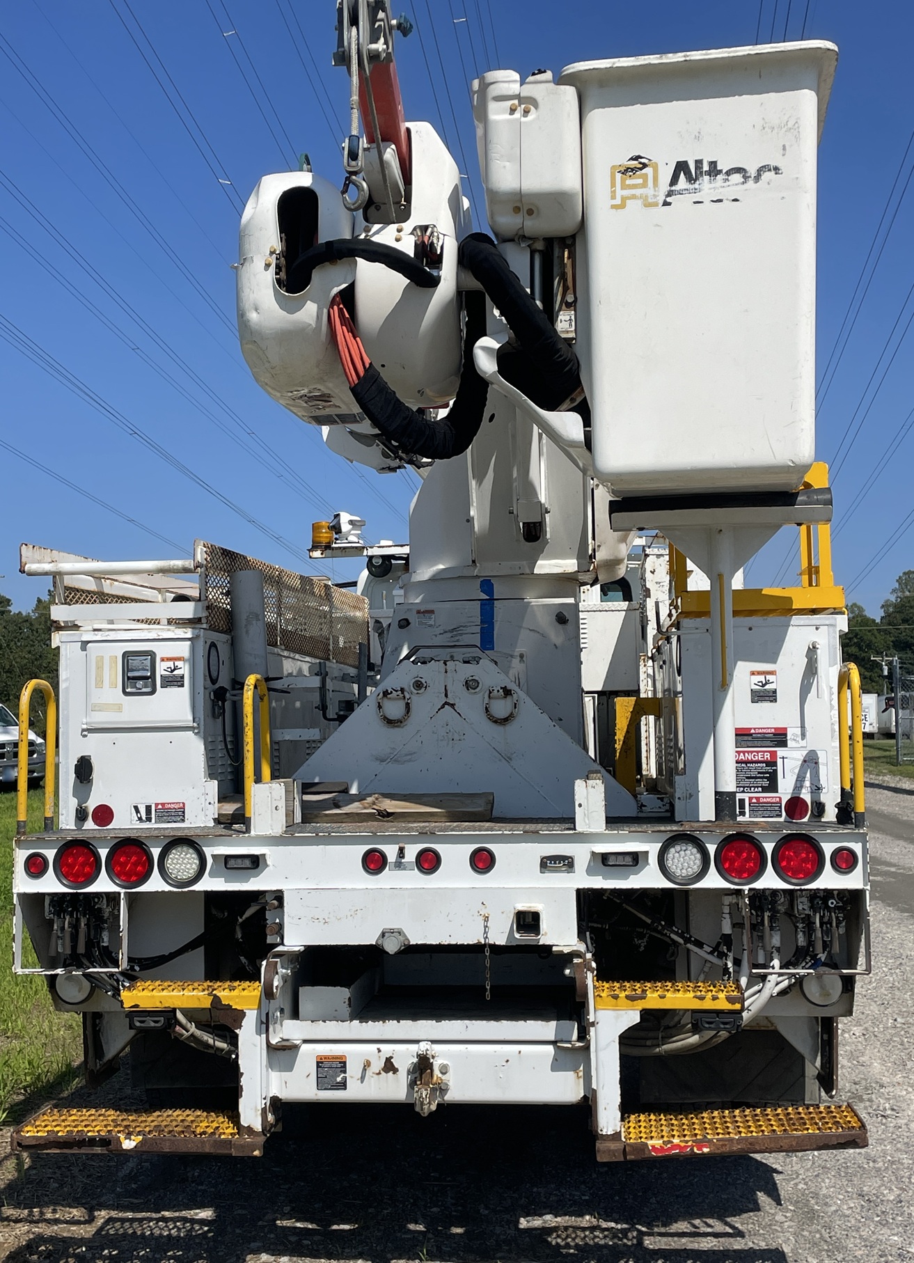 2013 INTERNATIONAL 4300 Utility Bucket - Image 7