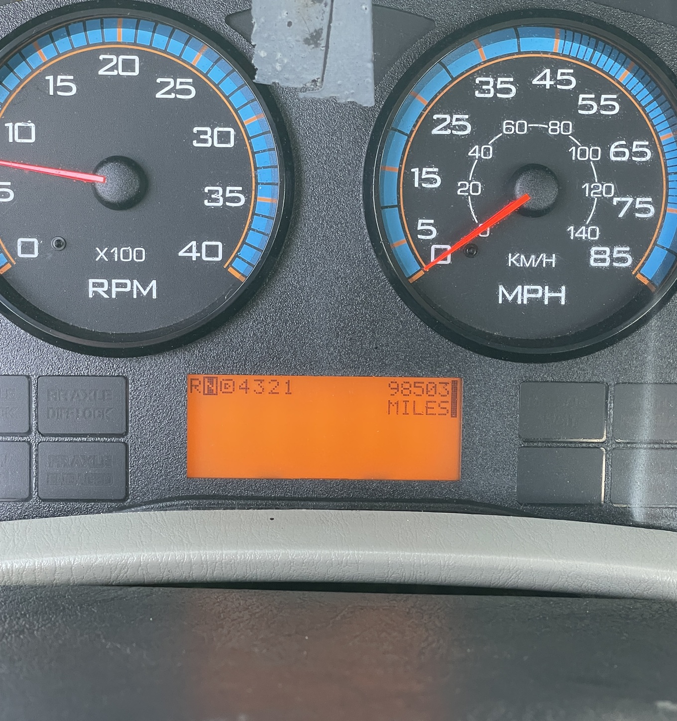 2013 INTERNATIONAL 4300 Utility Bucket - Image 24