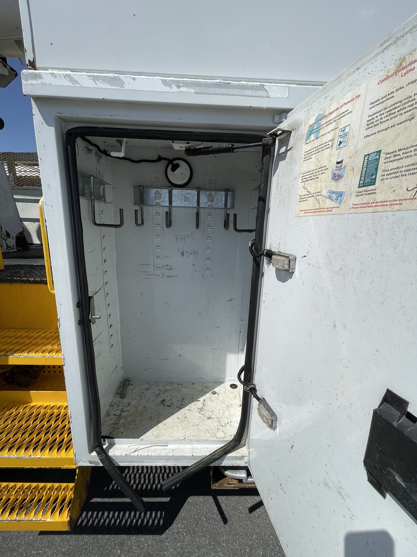 2013 INTERNATIONAL 4300 Utility Bucket - Image 35