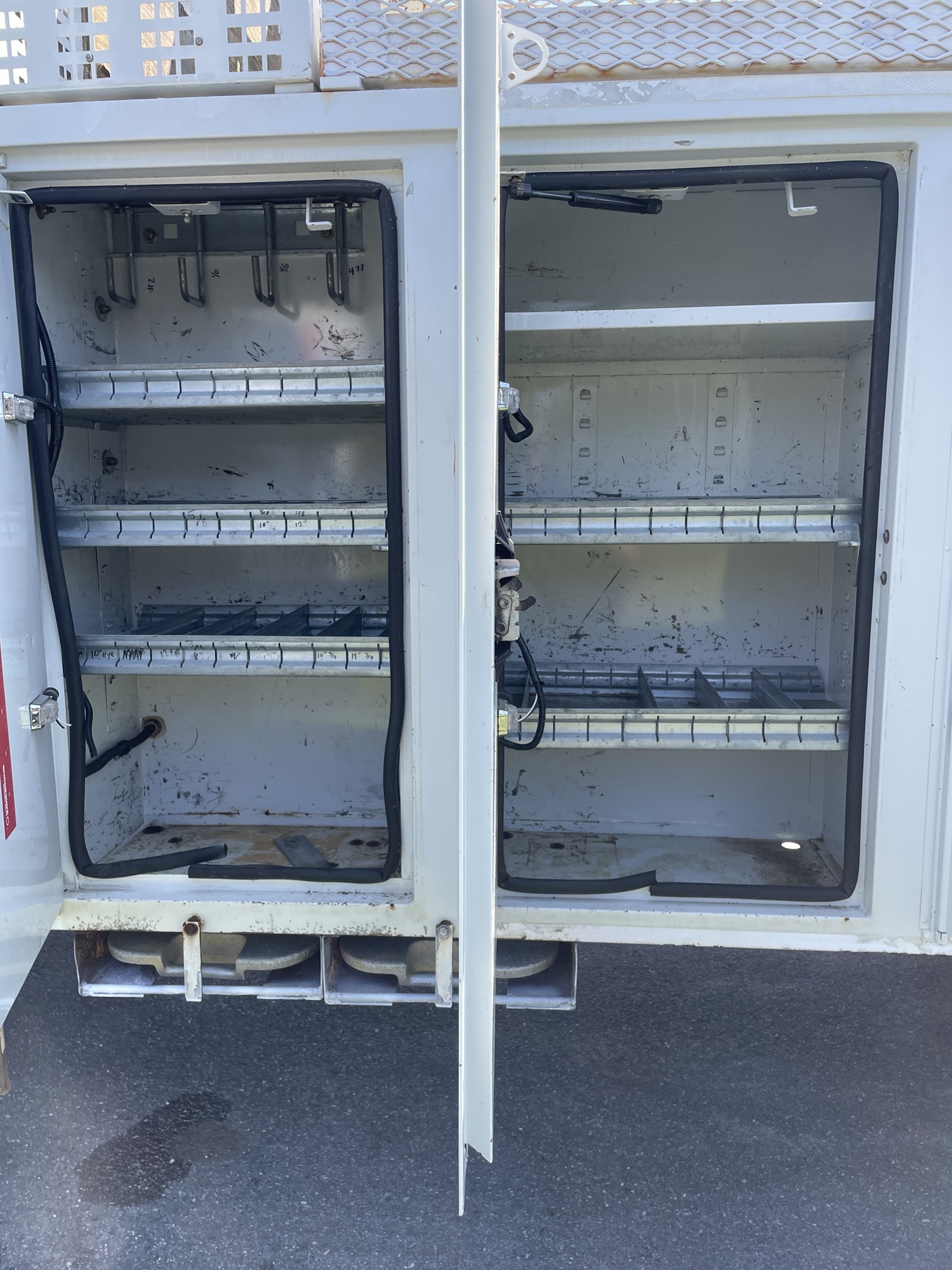 2013 INTERNATIONAL 4300 Utility Bucket - Image 34