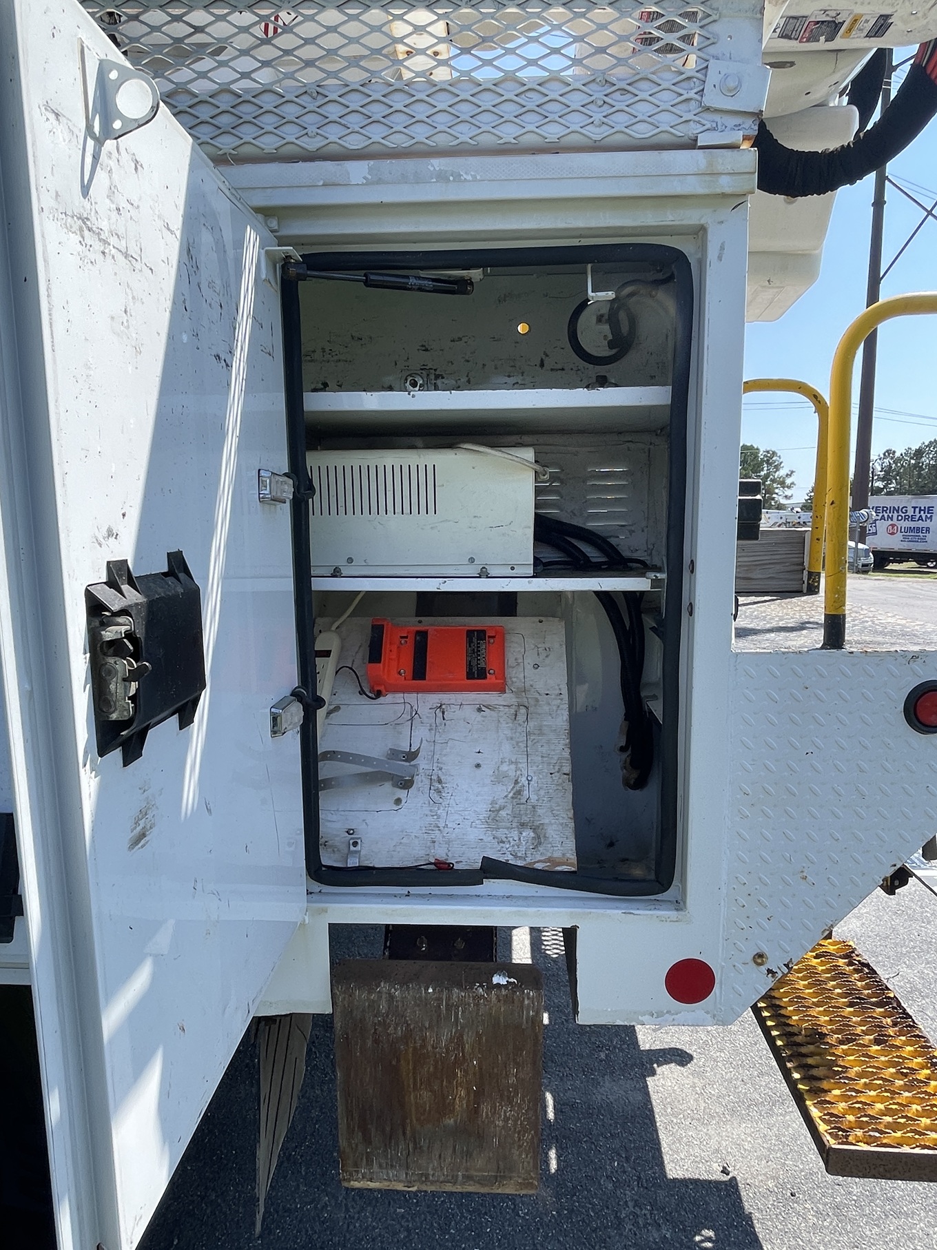 2013 INTERNATIONAL 4300 Utility Bucket - Image 39