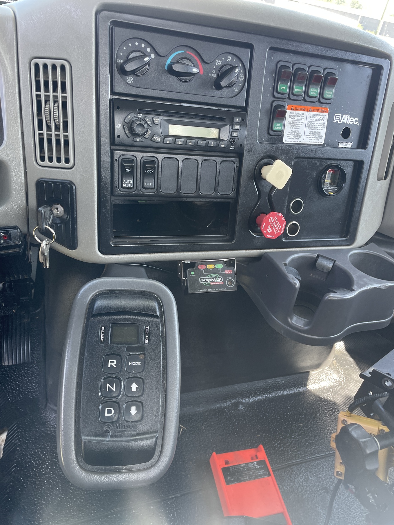 2013 INTERNATIONAL 4300 Utility Bucket - Image 25