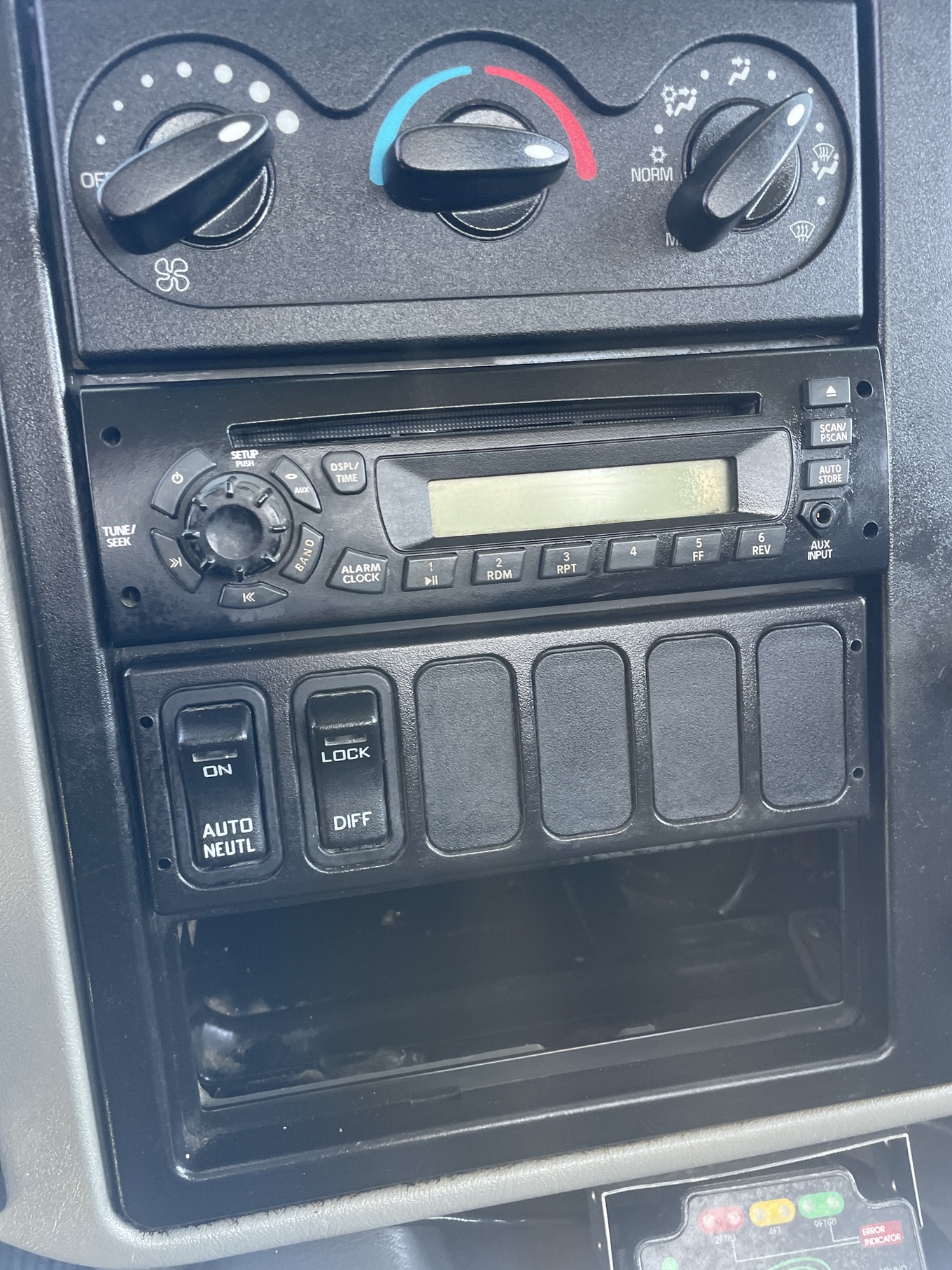 2013 INTERNATIONAL 4300 Utility Bucket - Image 26