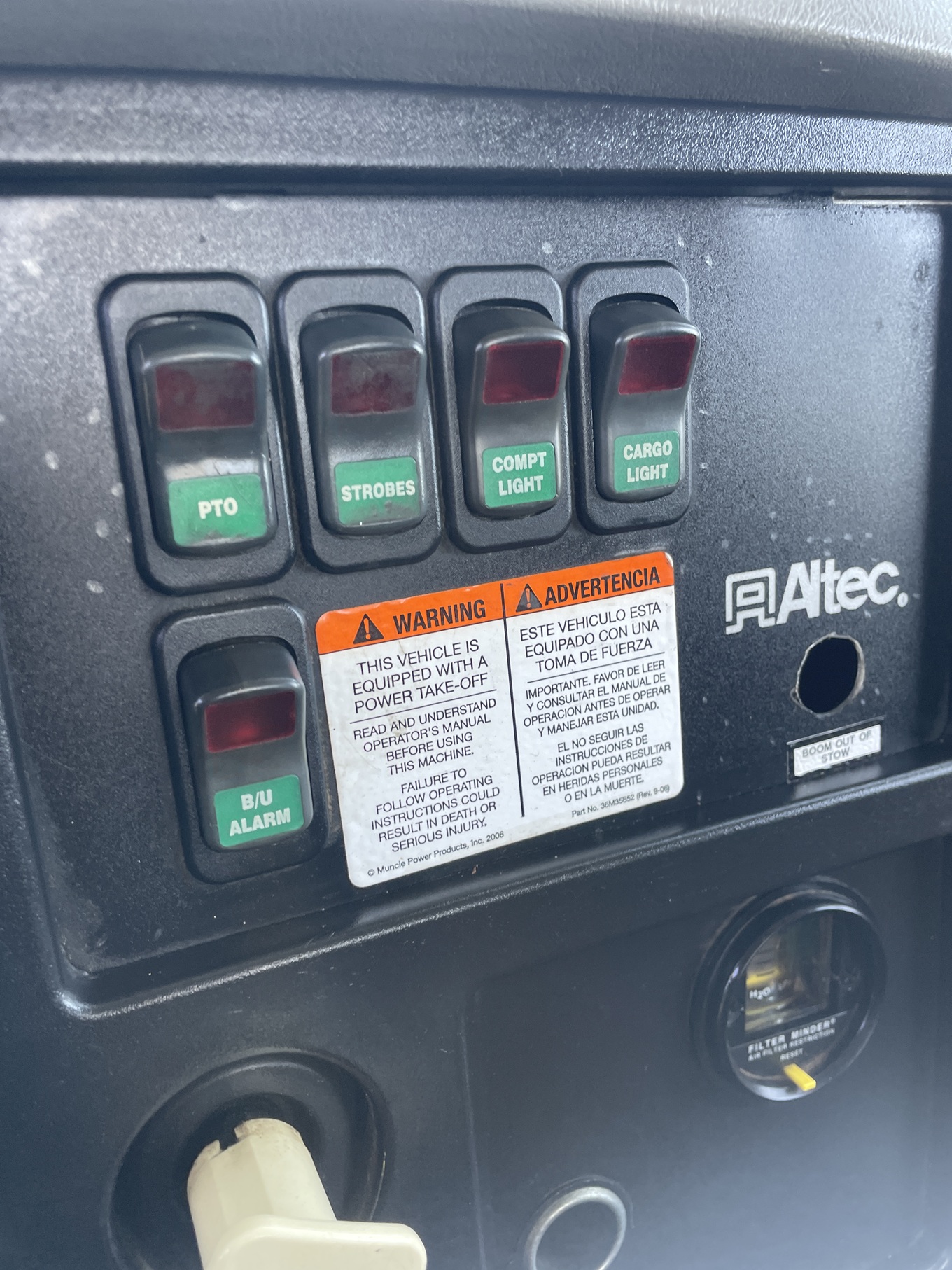 2013 INTERNATIONAL 4300 Utility Bucket - Image 28