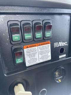 2013 INTERNATIONAL 4300 Utility Bucket - Image 28