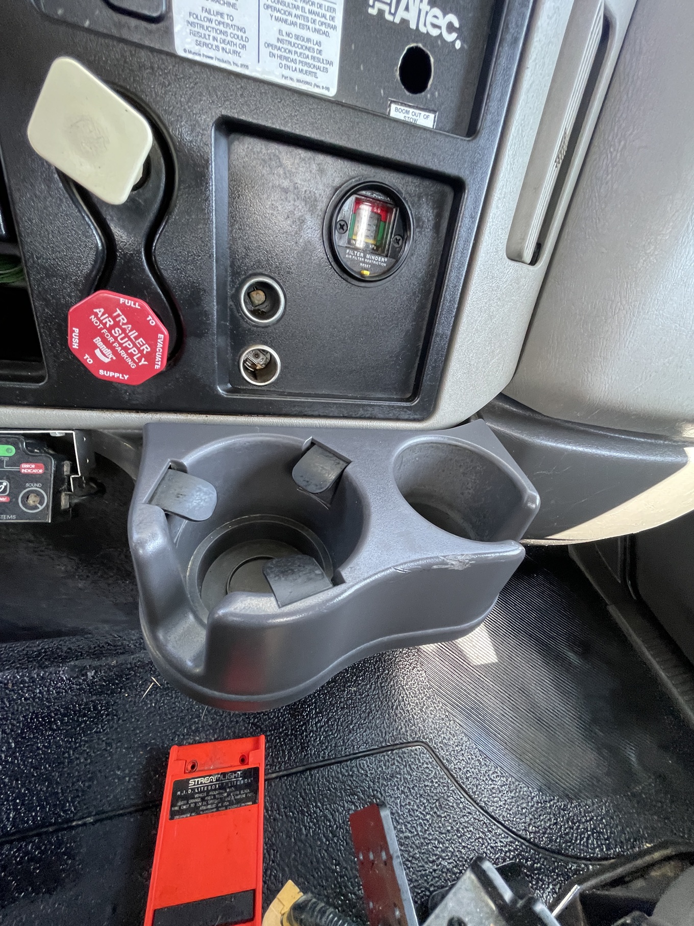 2013 INTERNATIONAL 4300 Utility Bucket - Image 29