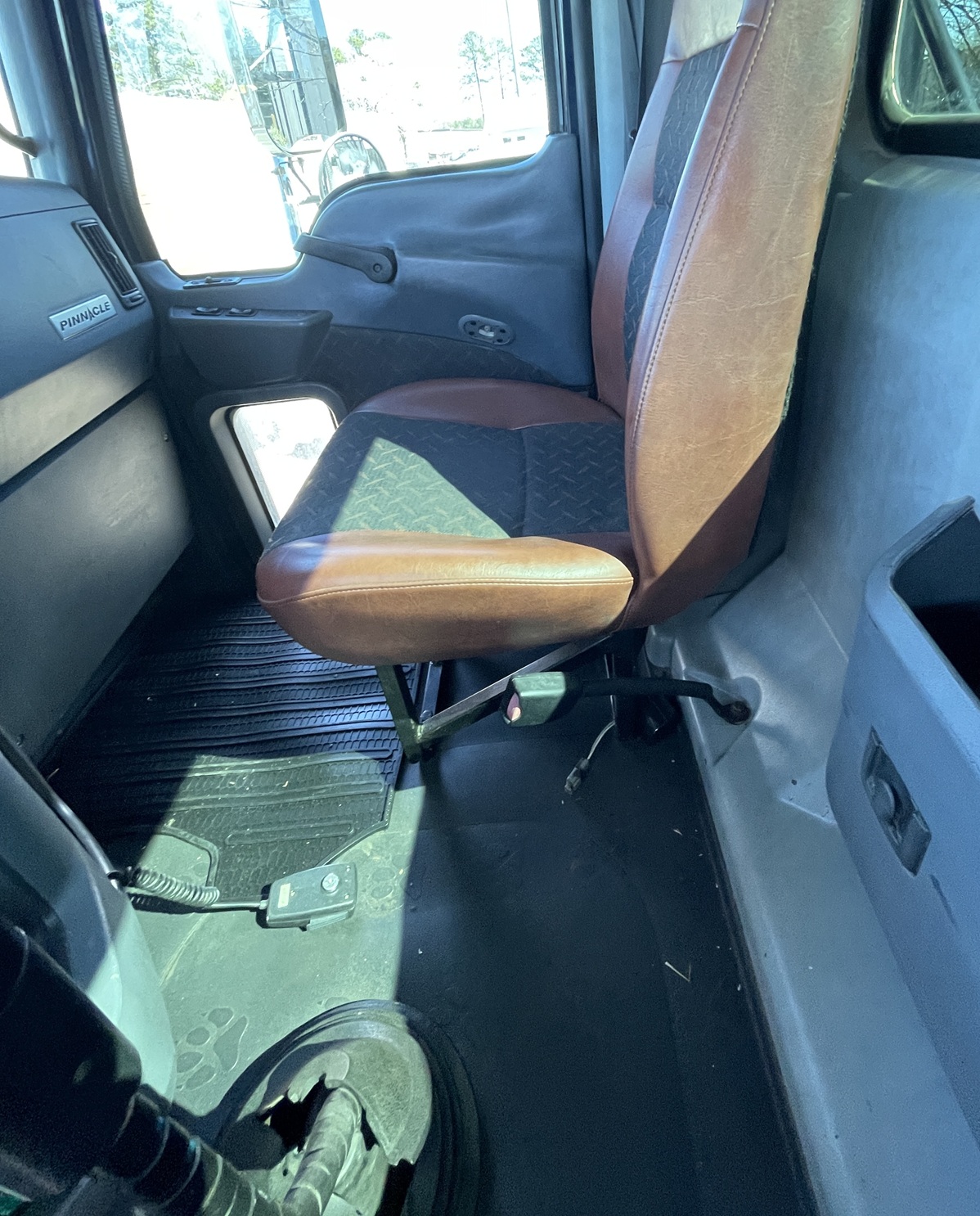 2013 MACK CHU Pinnacle - view 18 of 25