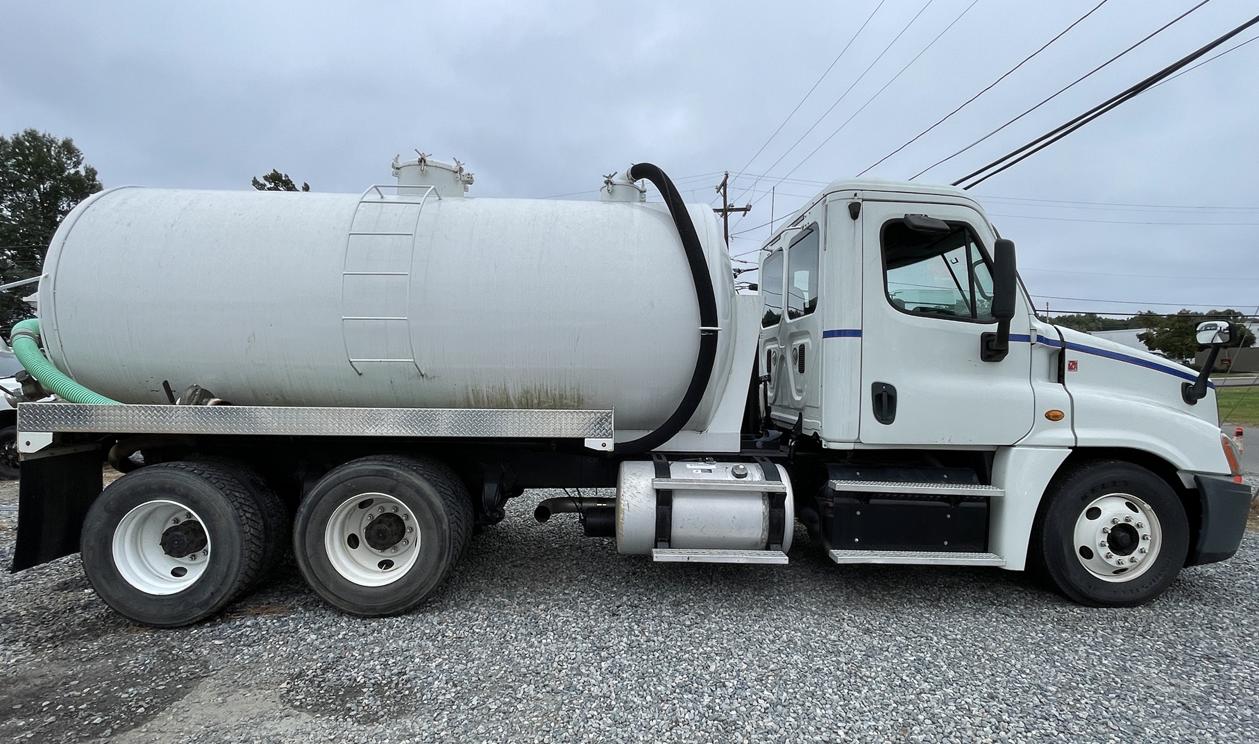 2013 FREIGHTLINER Cascadia Septic Truck