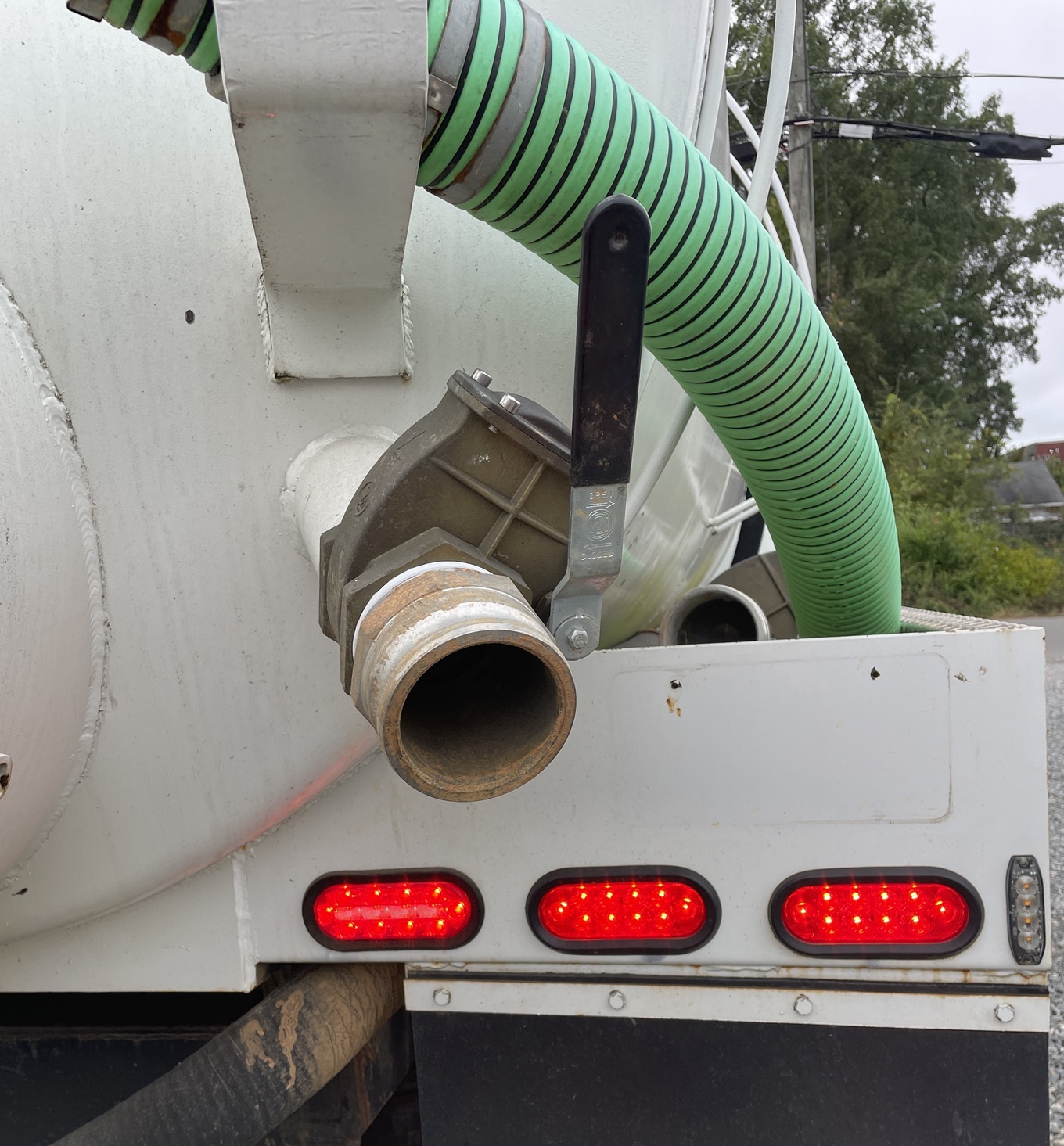 2013 FREIGHTLINER Cascadia Septic Truck - Image 11