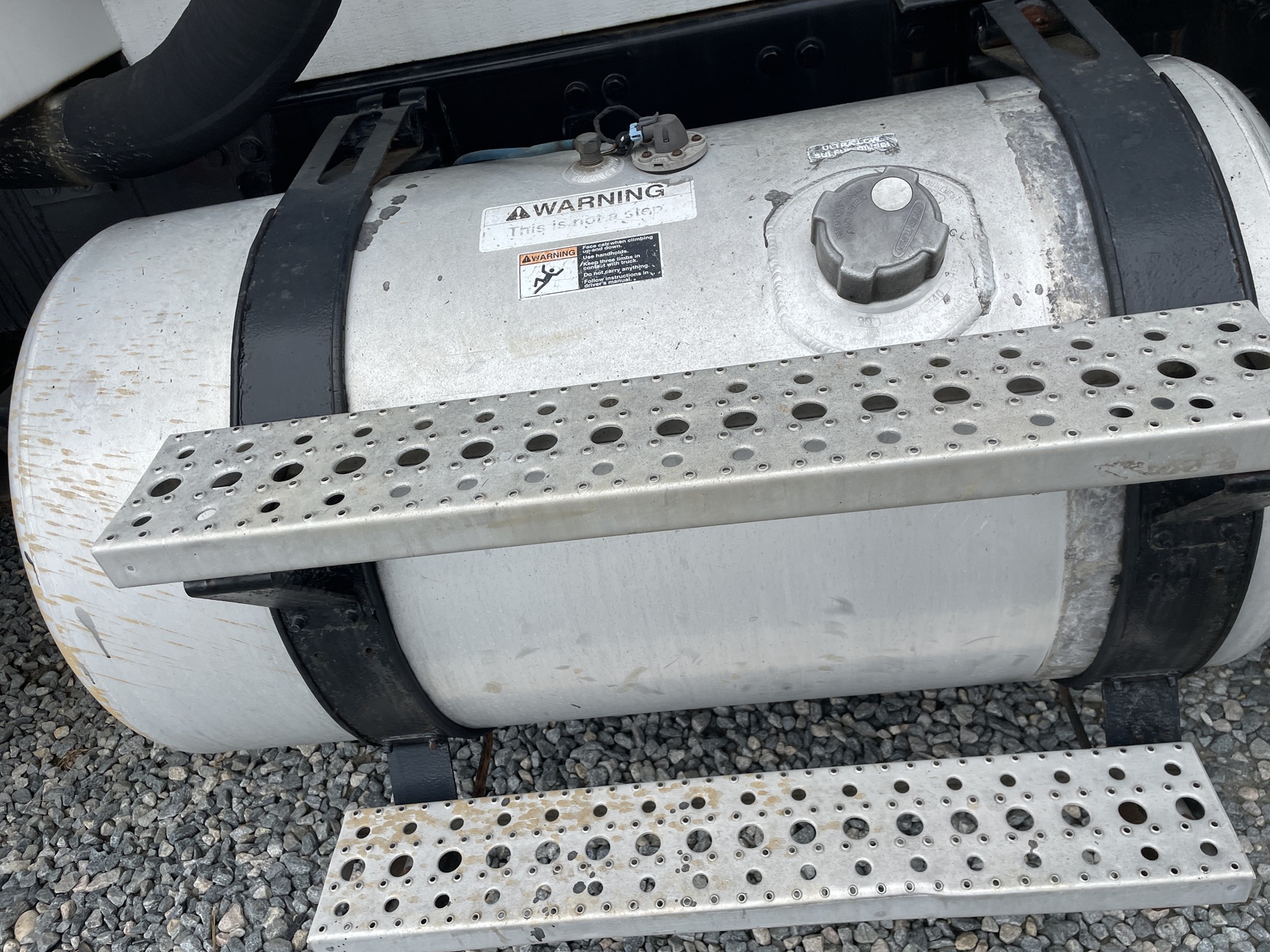 2013 FREIGHTLINER Cascadia Septic Truck - Image 13