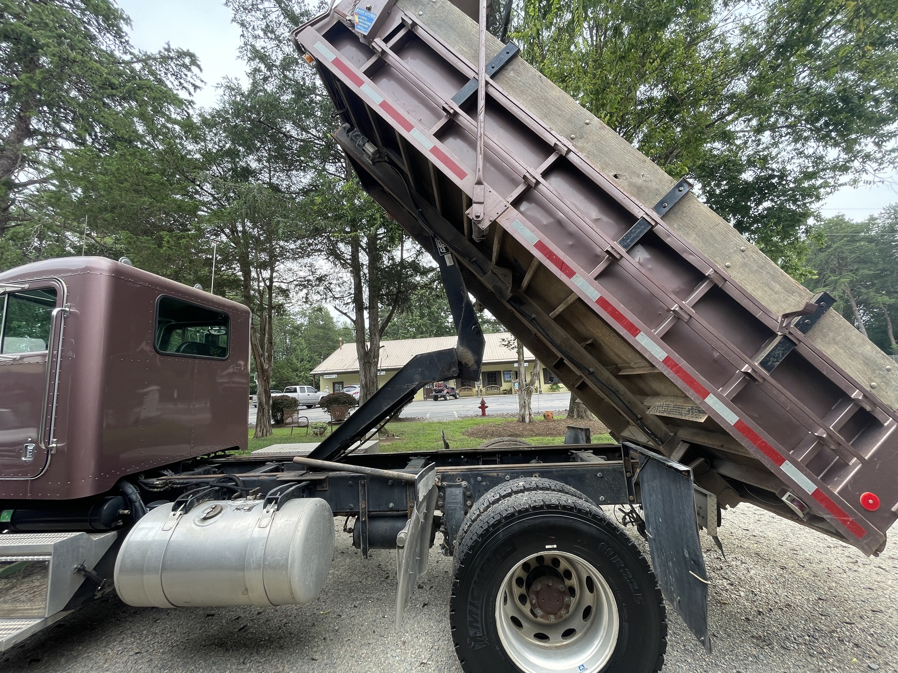 1998 PETERBILT 330 - Image 10