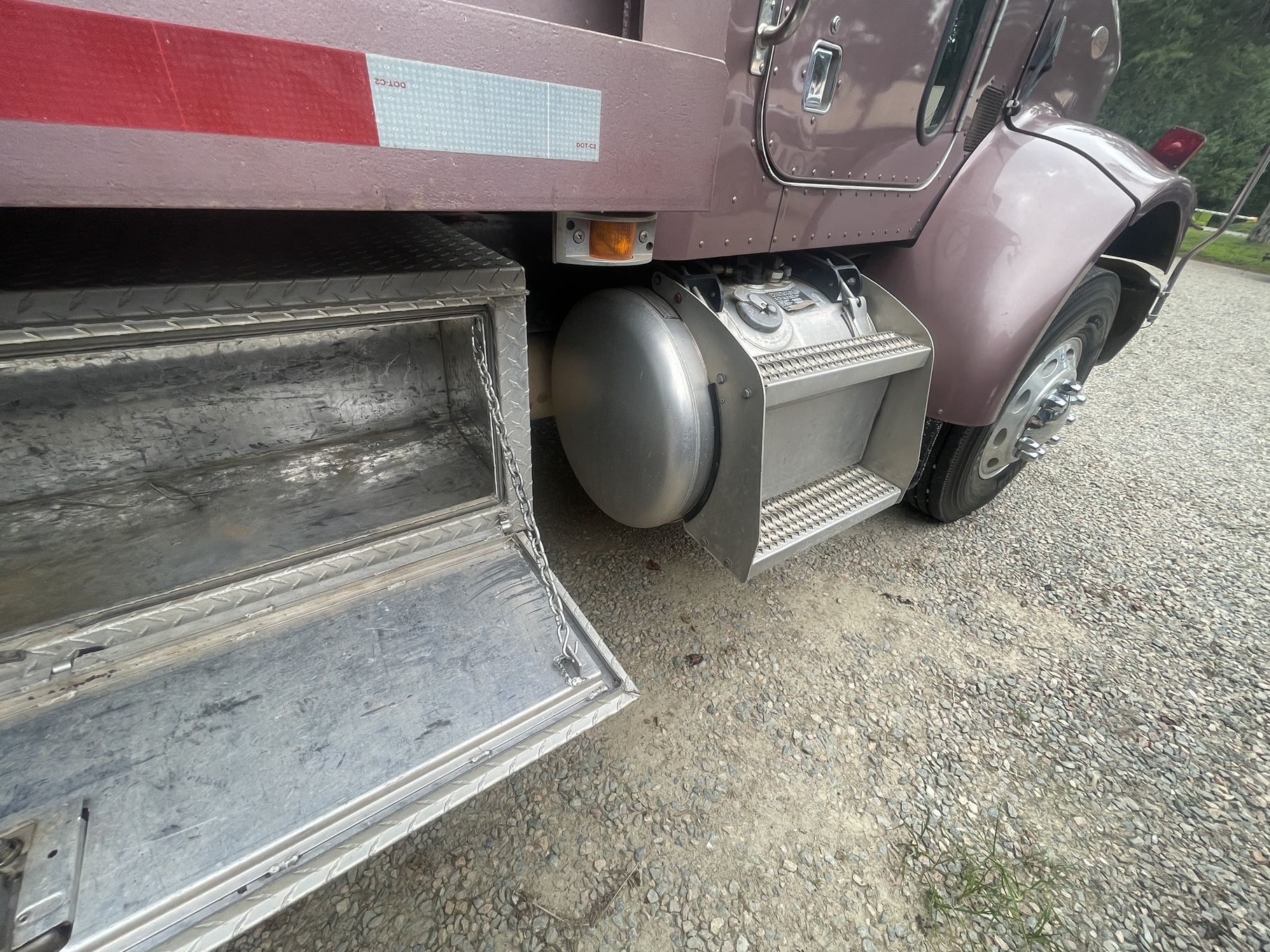 1998 PETERBILT 330 - Image 31